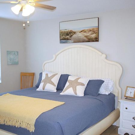 Naples Park Oasis - Cozy Two Bedroom Apartment Exterior photo