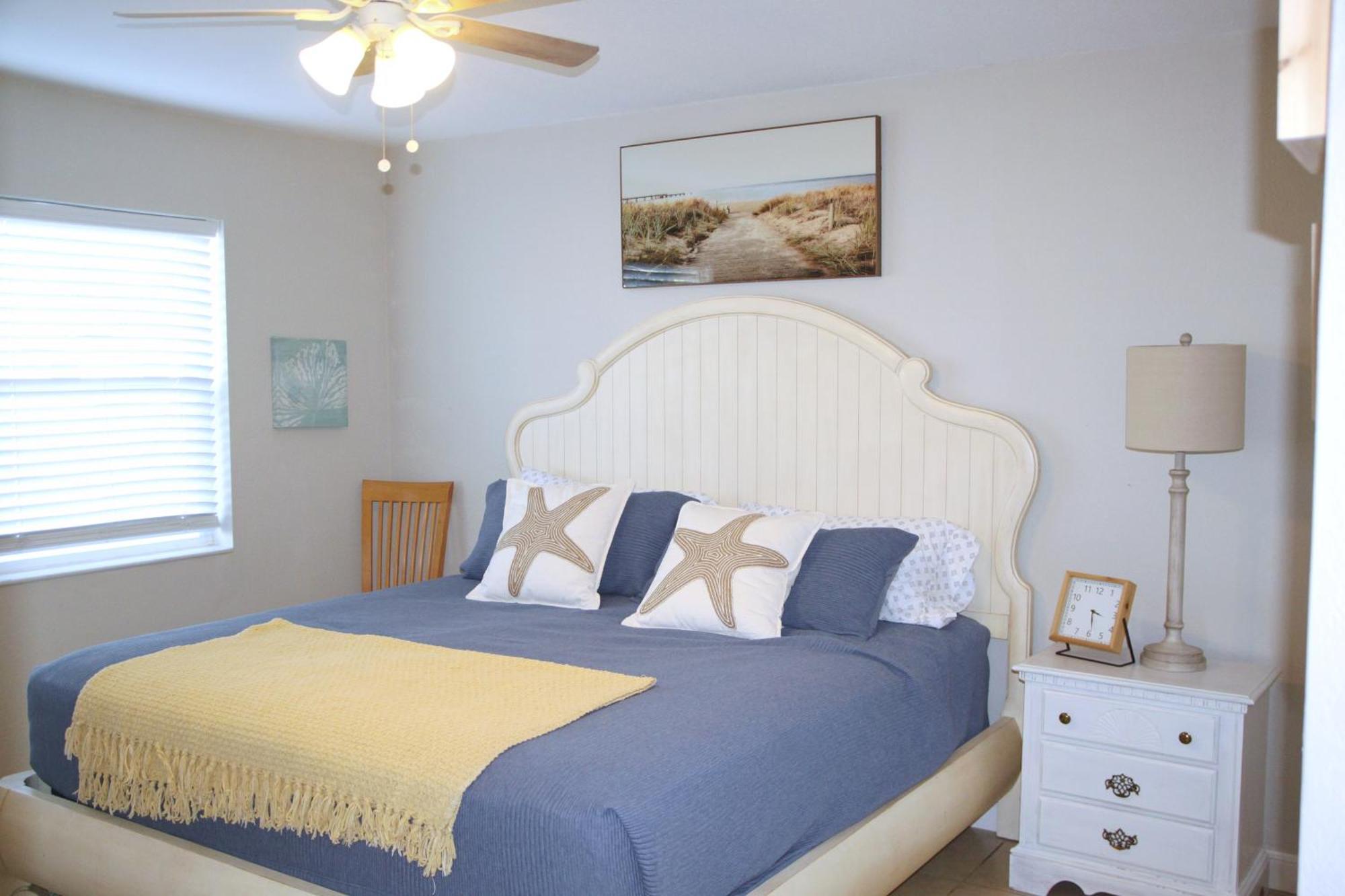 Naples Park Oasis - Cozy Two Bedroom Apartment Exterior photo