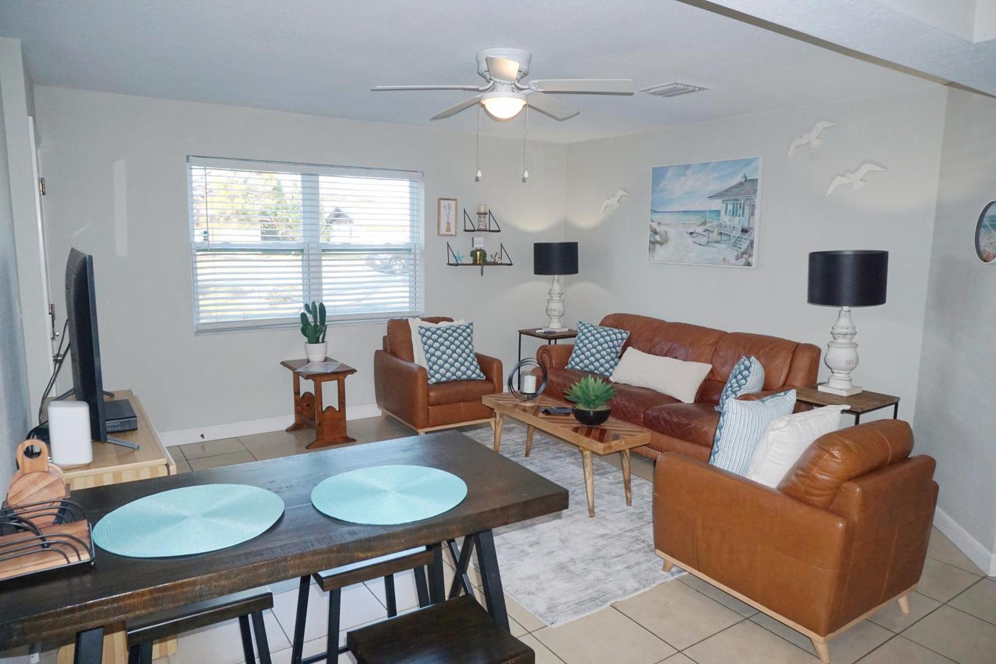 Naples Park Oasis - Cozy Two Bedroom Apartment Exterior photo